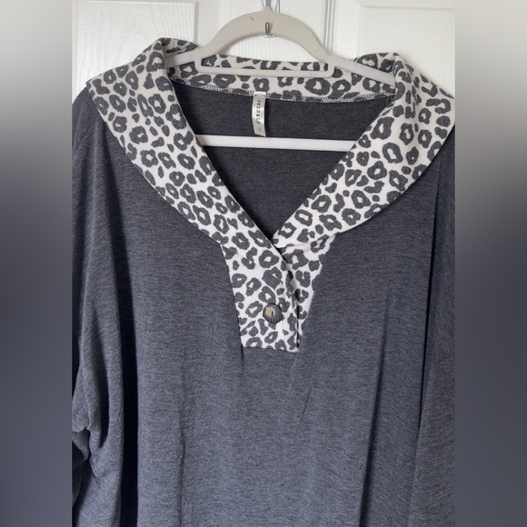 Emerald Charcoal and Cream Leopard Print Top - Picture 6 of 11